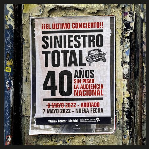 Siniestro Total - 40 Anos Sin Pisar La Audiencia vinyl cover